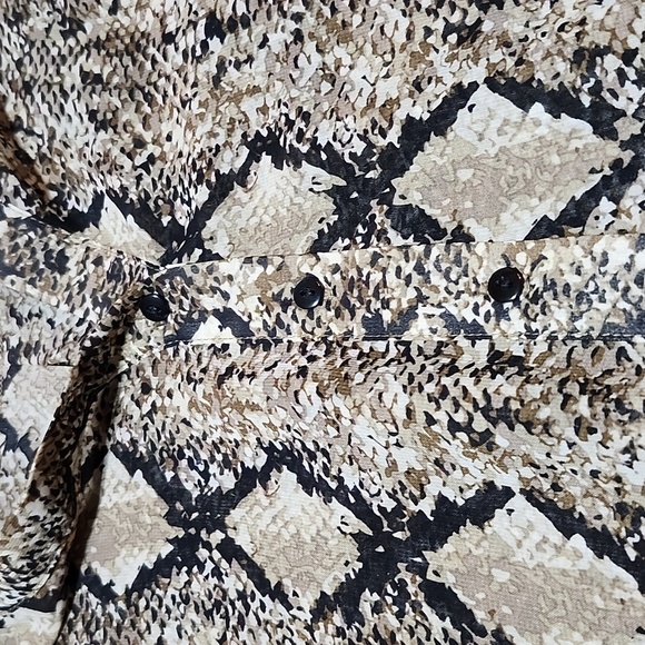 MIX & CO. HENLEY SHEER SNAKESKIN PRINT BRACELET SLEEVES DROPTAIL BLOUSE TOP - Picture 5 of 15
